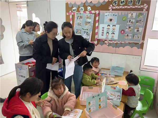 区域游戏润童心，观摩研讨共成长——盱眙县淮河镇中心幼儿园开展区域观摩活动