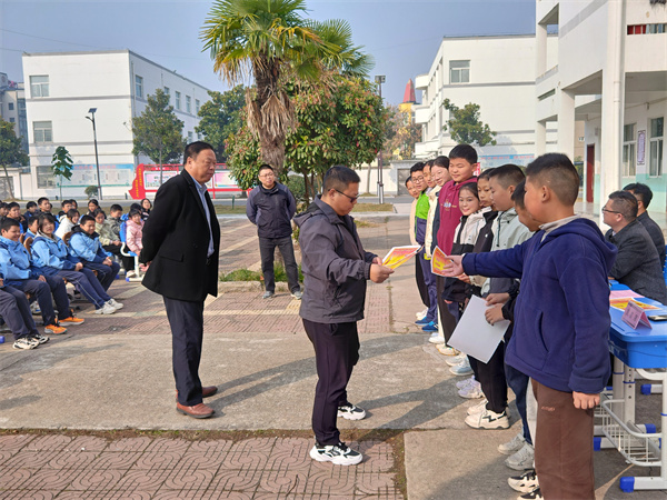 盱眙县维桥初级中学举行2024年秋期中考试表彰大会