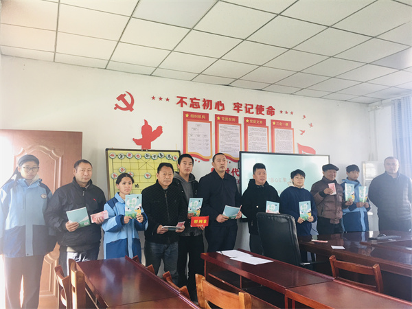 盱眙县维桥初级中学开展“向困境家庭学子送温暖”活动
