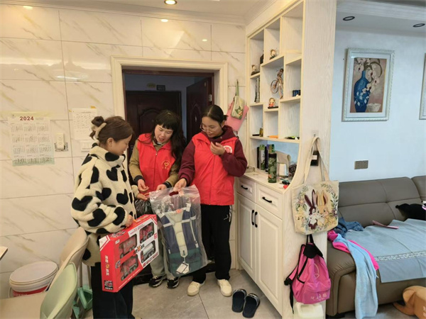 走访慰问贫困生 温情关怀暖人心——盱眙开发区中心幼儿园慰问贫困生活动