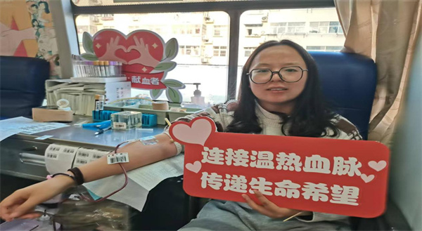 热血汇聚 传递真情——盱眙县实验小学开展无偿献血活动