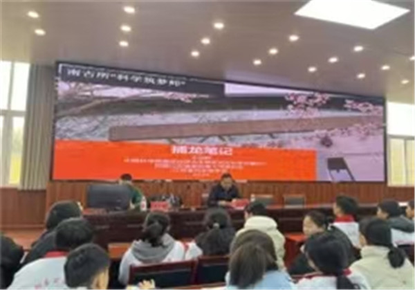 科普讲座进校园 点燃学子科学梦——盱眙县实验中学邀请王冠群博士开设“捕龙笔记”讲座