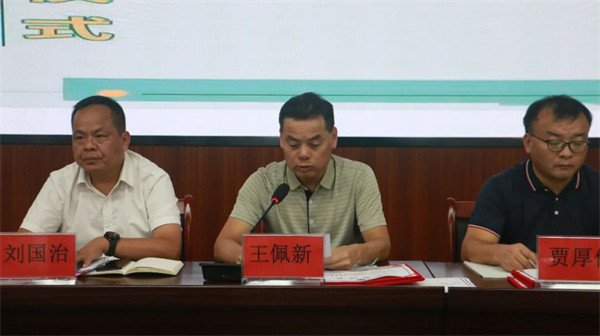 盱眙县实验中学举行“青蓝携手，逐梦同舟”青蓝工程师徒结对仪式