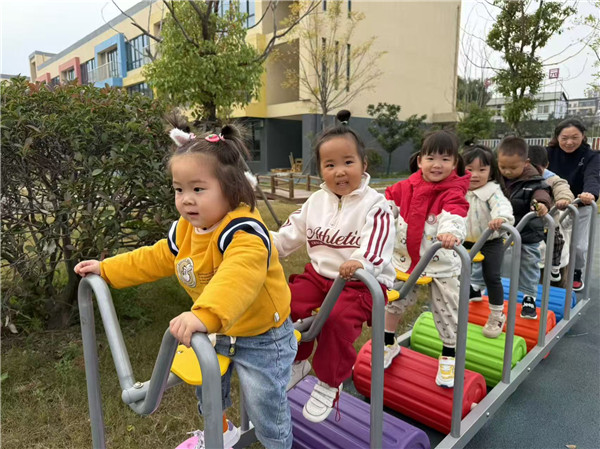 “托”在掌心，“幼”见成长