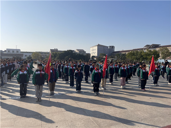 铭记长津湖战役，传承英烈精神——盱眙县希望小学开展爱国主义教育观影活动