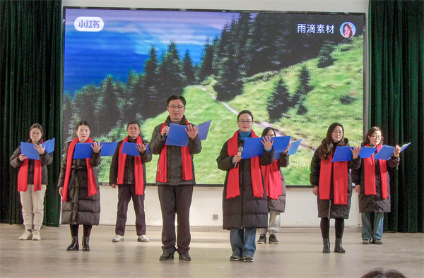弘扬教育家精神 传承中华经典——盱眙县维桥小学党支部举行“庆元旦”师生诵读比赛