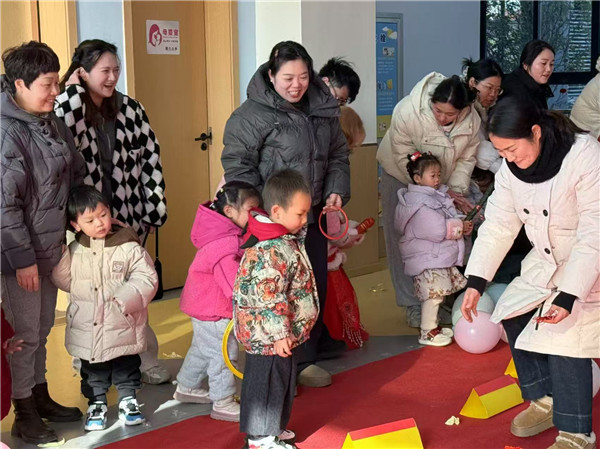 盱眙县淮建路幼儿园开展“ 瑞蛇迎春，童趣迎新”庆祝元旦活动