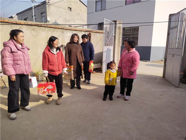 浓浓关爱 情暖童心——盱眙县天泉湖镇中心幼儿园开展慰问困境儿童活动