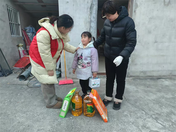 爱心桥梁 润心启航——盱眙县五墩幼儿园“润心行动”走访活动