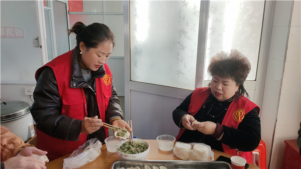 社会爱心人士捐资慰问家乡敬老院老人