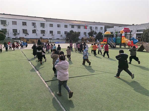 盱眙县马坝镇中心幼儿园开展消防应急疏散演练