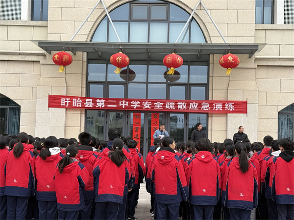筑牢校园 “防火墙”  消防演练护成长