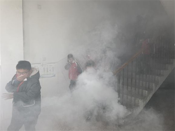筑牢安全防线 共建平安校园——盱眙县管镇中心小学开展消防应急疏散演练活
