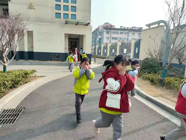 盱眙县实验小学第一分校开展消防安全演练，筑牢校园安全网