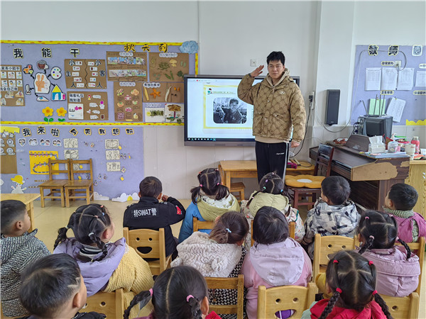 童心学雷锋 传承好精神——盱眙县天泉湖镇中心幼儿园开展雷锋日活动