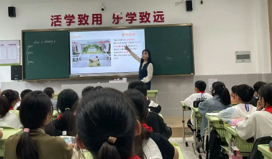 微雨众卉新 一雷惊蛰始