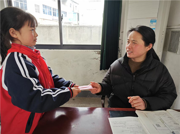 盱眙县河桥中心小学举行“小小雷锋在行动，致敬最美‘她’力量”系列活动