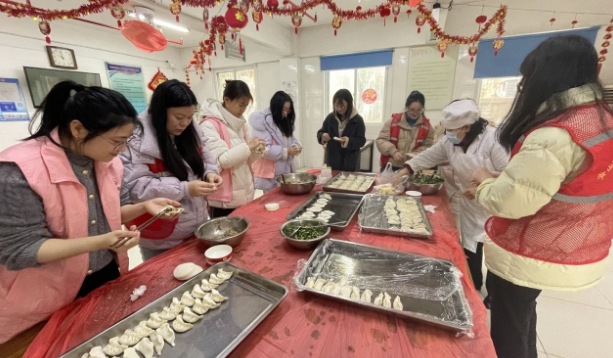仪征市青山镇：学雷锋见行动 志愿服务暖人心