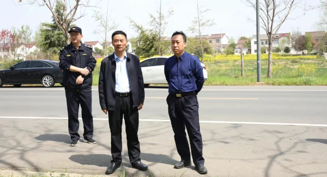 仪征枣林湾：园区主要领导查看农村环境整治情况