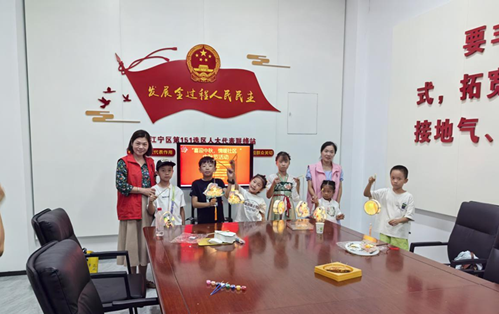 向阳社区:“喜迎中秋,情暖社区”