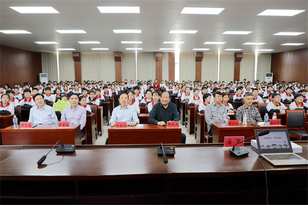与法同行 护未成长——盱眙县关工委组织法律知识进校园活动走进盱眙县实验中学