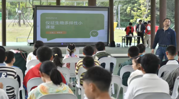 仪征经济开发区：无人机飞鹰护航，保护生物多样性