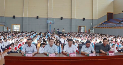 仪征第二中学：红歌激荡青春志 旋律悠扬赤子心