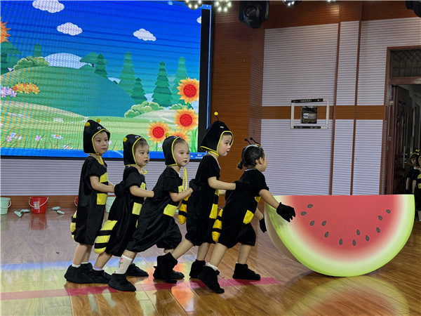 童趣飞扬 快乐六一——盱眙县城南中心幼儿园开展庆六一文艺汇演活动