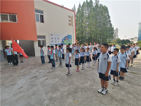 薪火相传启新程——盱眙县三河实验小学举行一年级学生入队仪式