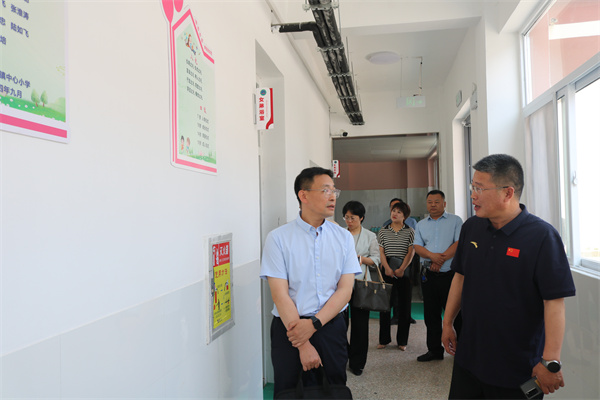 参观学校.jpg