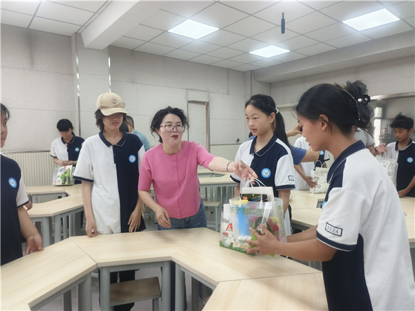 粽香沁校园  爱伴留守少年度端午——盱眙县桂五中学党支部开展关爱留守儿童端午节主题活动
