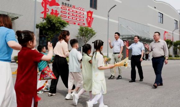 扬州公道中学：小手牵大手，共绘未来梦