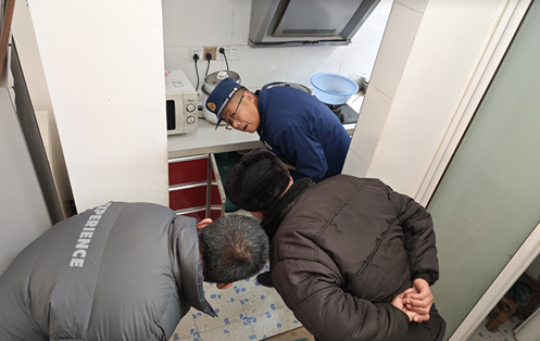 箭塘社区:网格员走访查隐患 冬季关怀暖人心