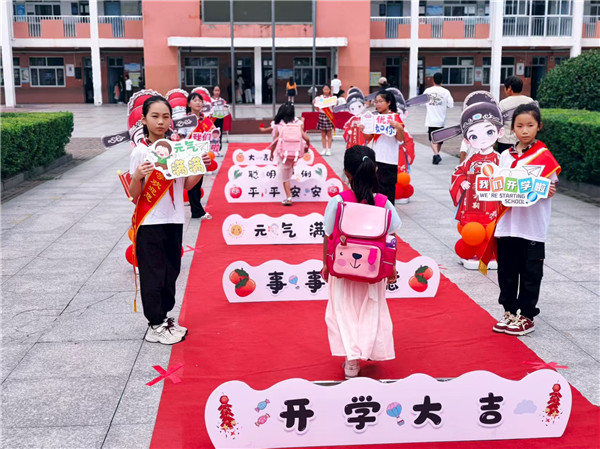 开笔启智 礼润人生——盱眙县盱城街道中心小学举行一年级入学仪式