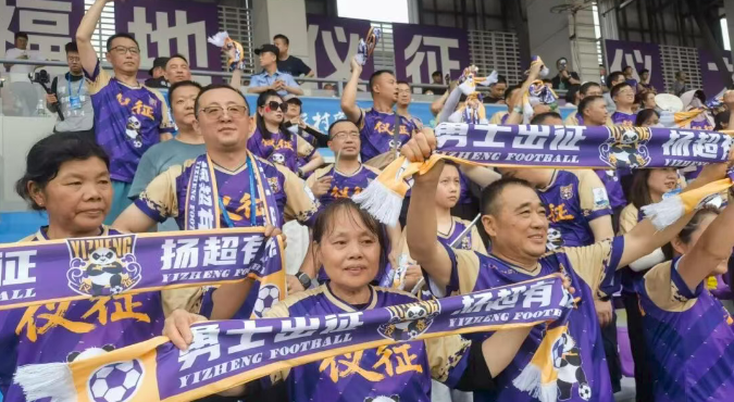 聋哑球迷用手势为球队助威