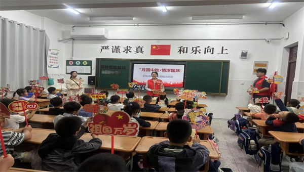 月圆中秋 情浓国庆——盱眙县实验小学第一分校与盱城街道城北社区共绘中秋