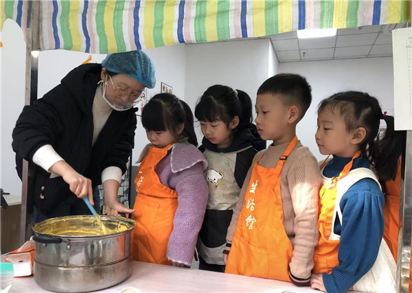 岁岁重阳暖童心 孝亲美德润成长——盱眙县临淮新寓幼儿园开展重阳节主题活动