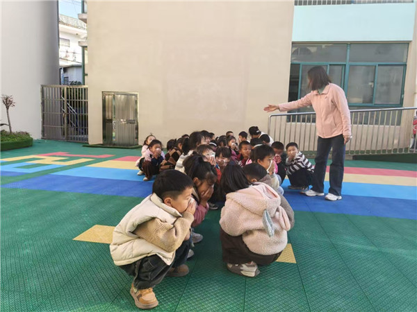 演练筑防线 安全伴成长——盱眙县城南中心幼儿园开展消防演练