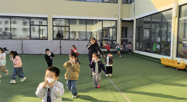 盱眙县马坝镇中心幼儿园开展火灾应急疏散演练
