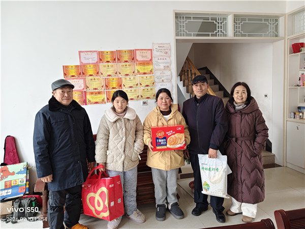 节前慰问暖童心——盱眙县穆店镇关工委组织开展慰问困境”三好学生“活动