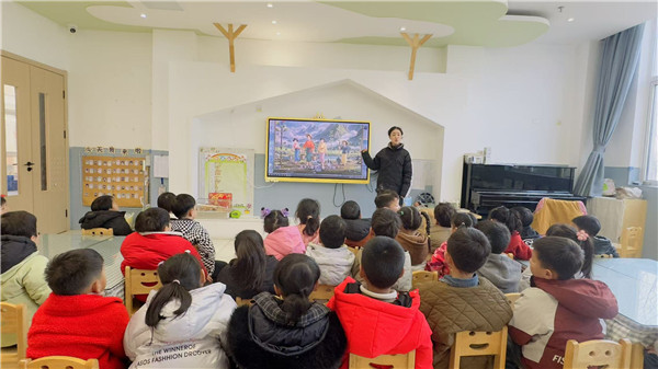 童心护绿·共赴春光——盱眙县盱城街道中心幼儿园开展植树节主题活动