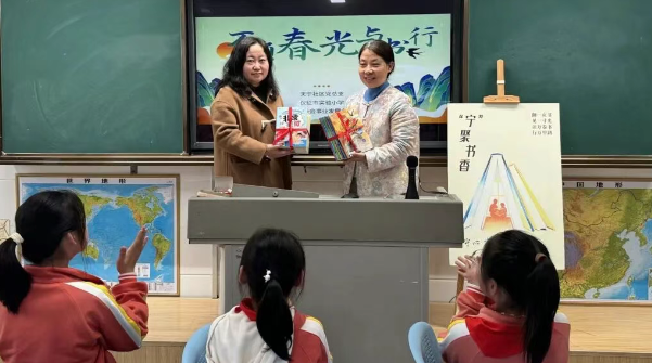 仪征市真州镇天宁社区:宁心启航 不负春光与书行