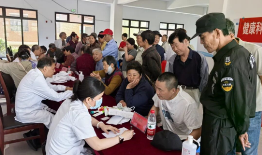 仪征市新城镇十二圩社区：义诊进社区 服务暖民心