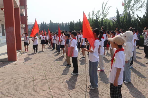 红领巾爱祖国 筑梦新征程——盱眙县古桑中心小学举行2026年一年级新队员入队仪式