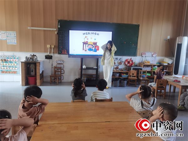 以练筑防,守护平安校园——盱眙县马坝镇中心幼儿园开展防震应急演练
