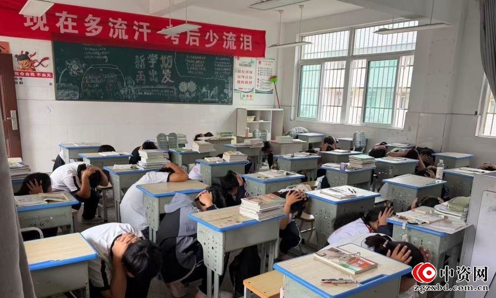 盱眙县官滩初级中学积极开展应急避震及应急疏散演练