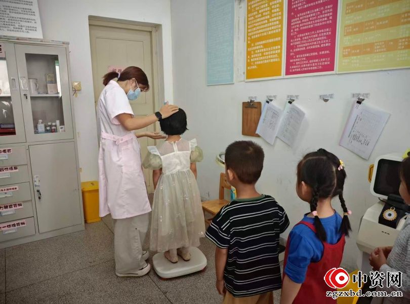 精准监测成长,守护健康童年 ——盱眙县城南幼儿园教育集团开展9月秋季幼儿身高体重测量工作