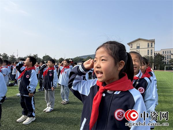 高举队旗跟党走 少年接力新长征——盱眙县五墩实验小学隆重举行二年级新队员入队仪式