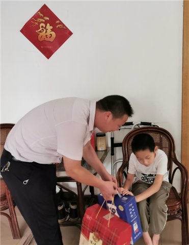 奉献爱心 传递温暖