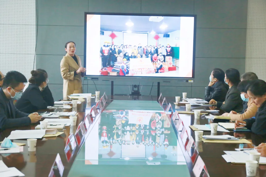 淮安市红十字会举行志愿服务队授旗仪式